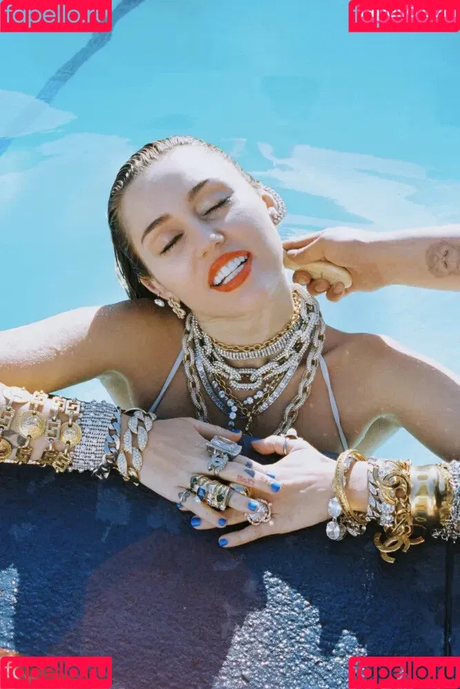 Miley Cyrus / MileyCyrus Onlyfans Photo Gallery 