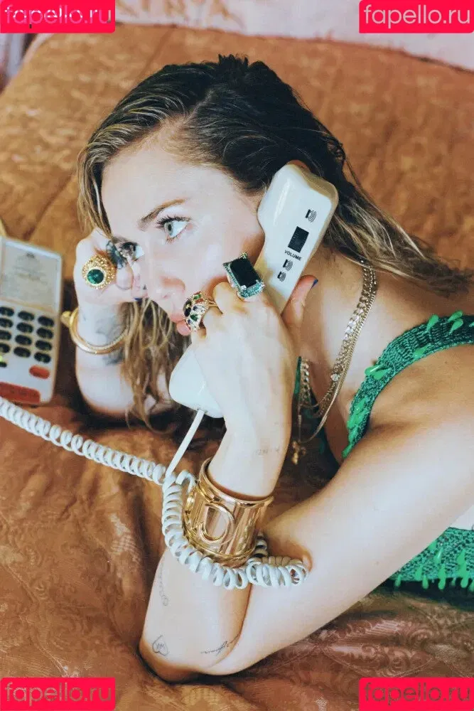 Miley Cyrus / MileyCyrus Onlyfans Photo Gallery 