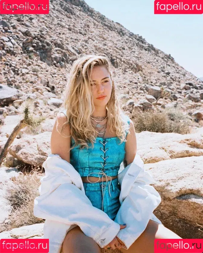 Miley Cyrus / MileyCyrus Onlyfans Photo Gallery 