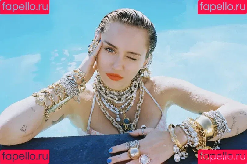 Miley Cyrus / MileyCyrus Onlyfans Photo Gallery 