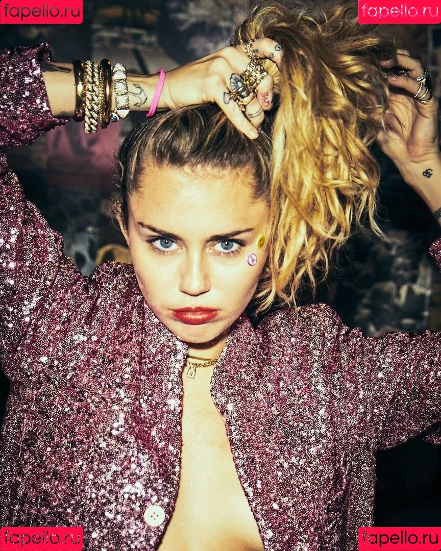Miley Cyrus / MileyCyrus Onlyfans Photo Gallery 