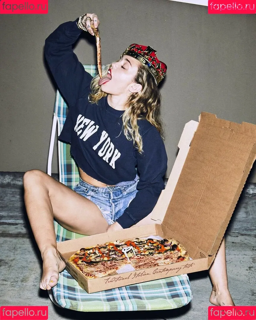 Miley Cyrus / MileyCyrus Onlyfans Photo Gallery 