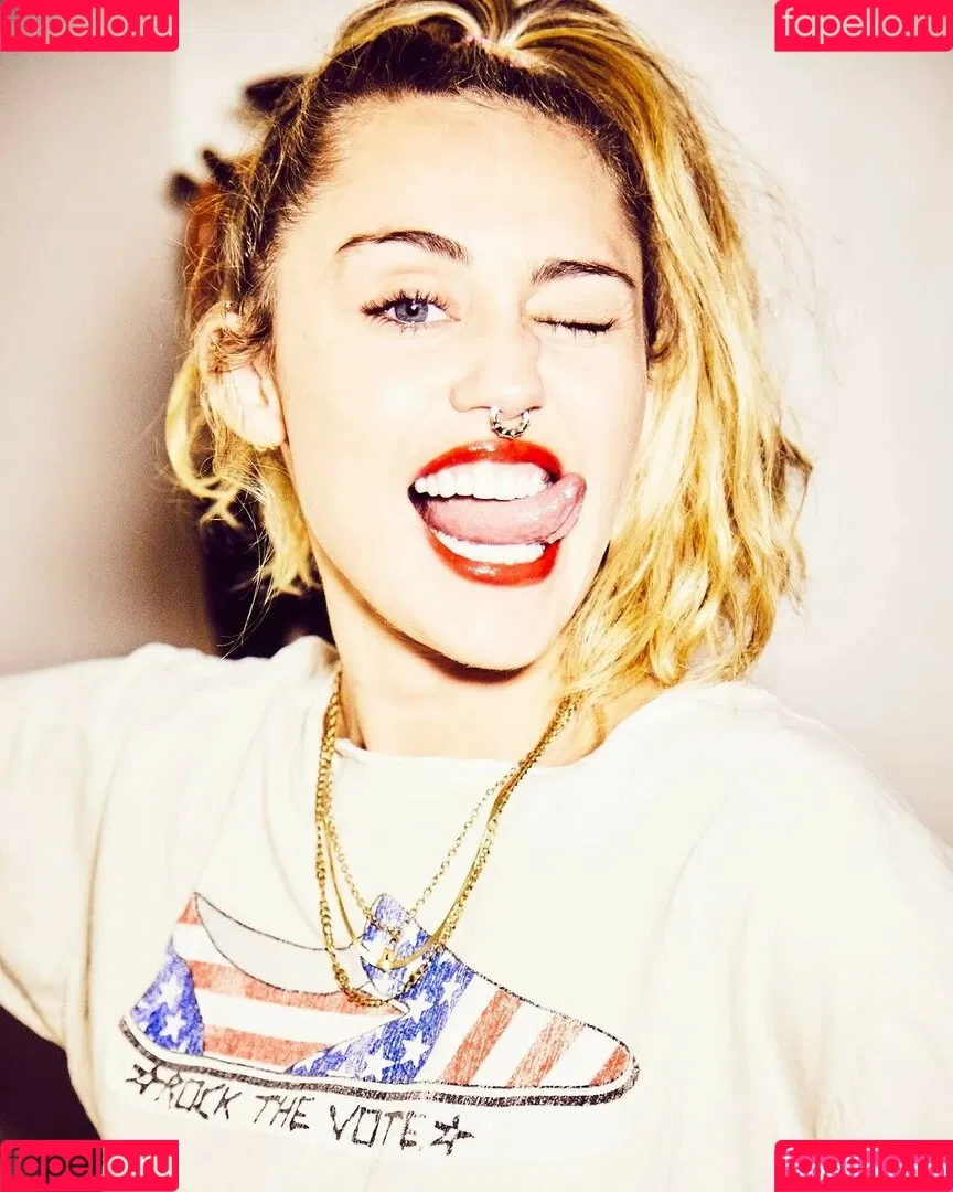 Miley Cyrus / MileyCyrus Onlyfans Photo Gallery 