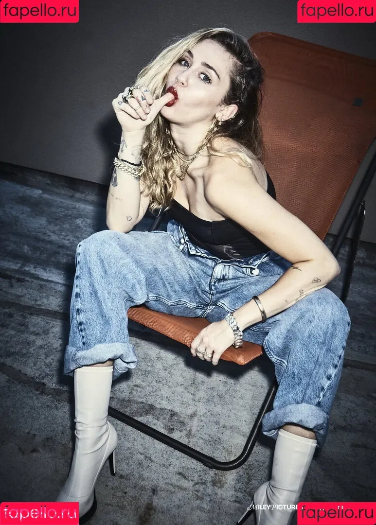 Miley Cyrus / MileyCyrus Onlyfans Photo Gallery 