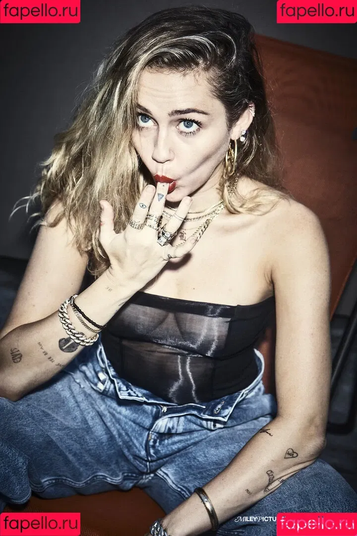 Miley Cyrus / MileyCyrus Onlyfans Photo Gallery 