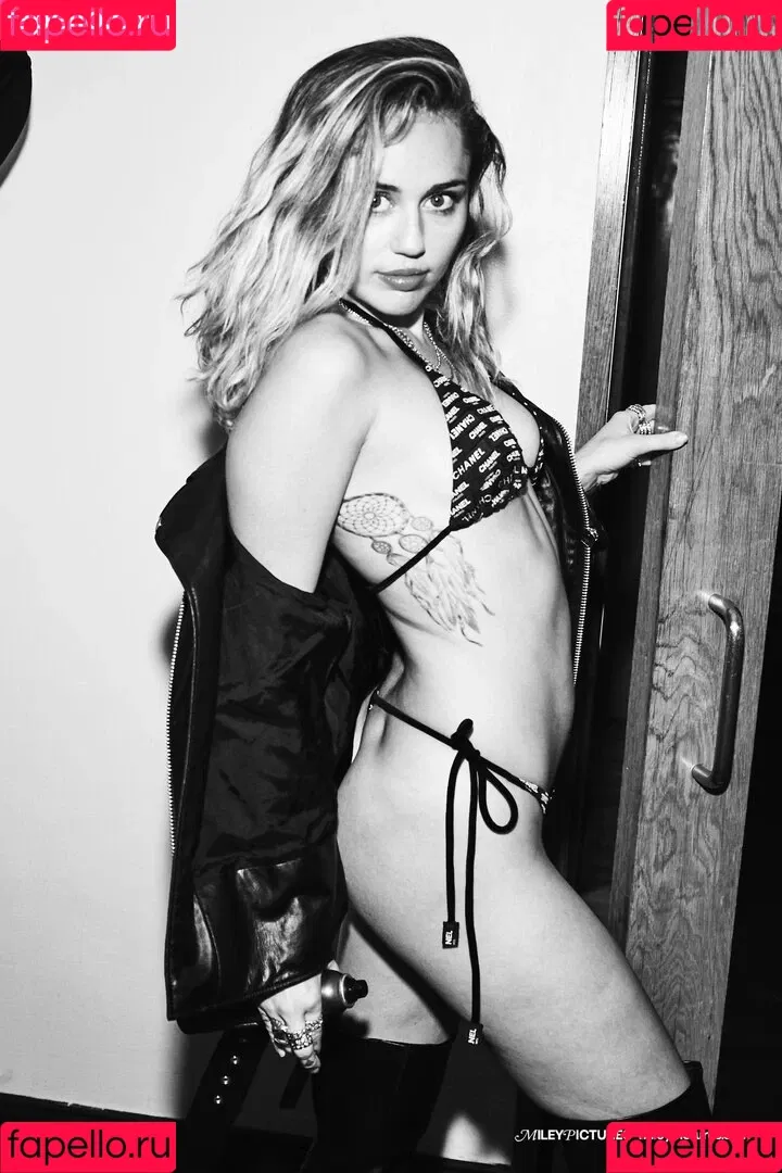 Miley Cyrus / MileyCyrus Onlyfans Photo Gallery 