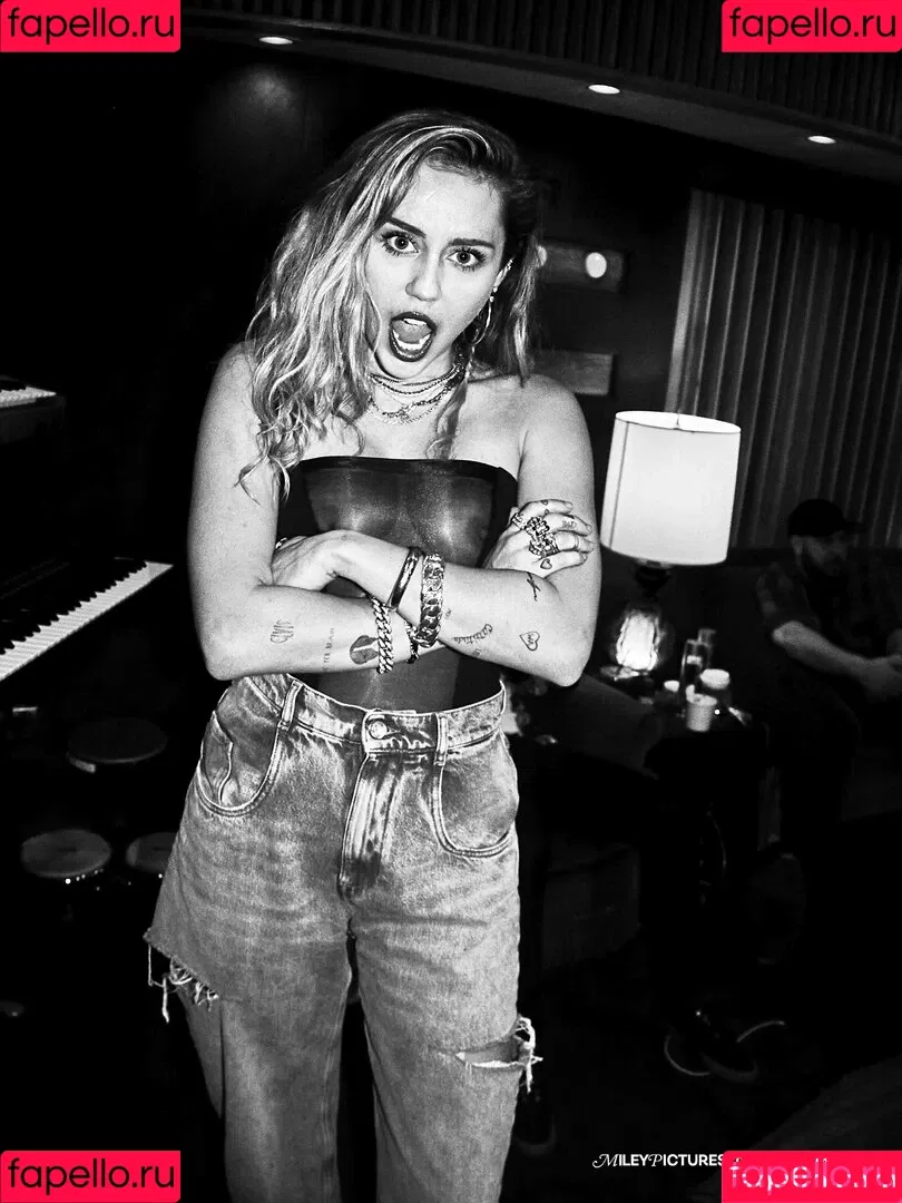 Miley Cyrus / MileyCyrus Onlyfans Photo Gallery 