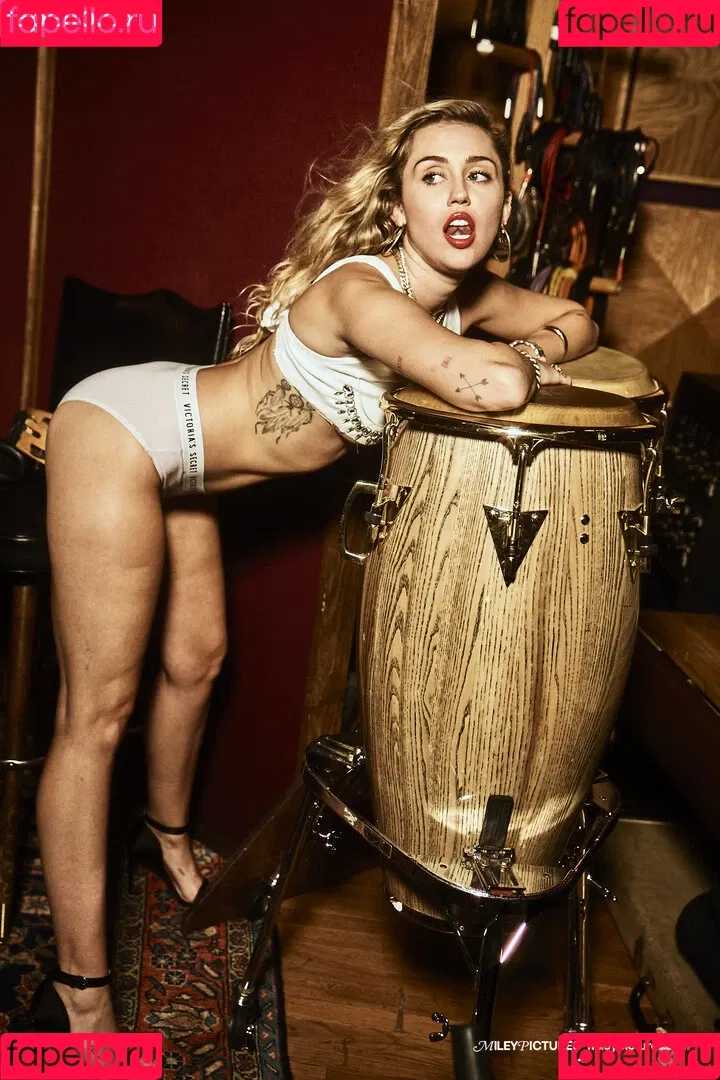 Miley Cyrus / MileyCyrus Onlyfans Photo Gallery 