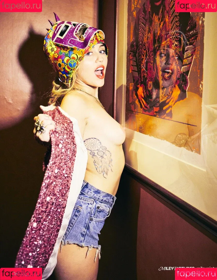 Miley Cyrus / MileyCyrus Onlyfans Photo Gallery 