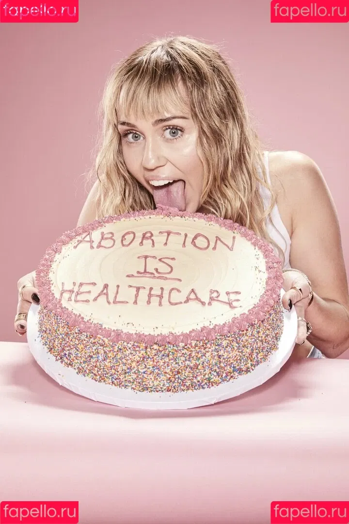 Miley Cyrus / MileyCyrus Onlyfans Photo Gallery 