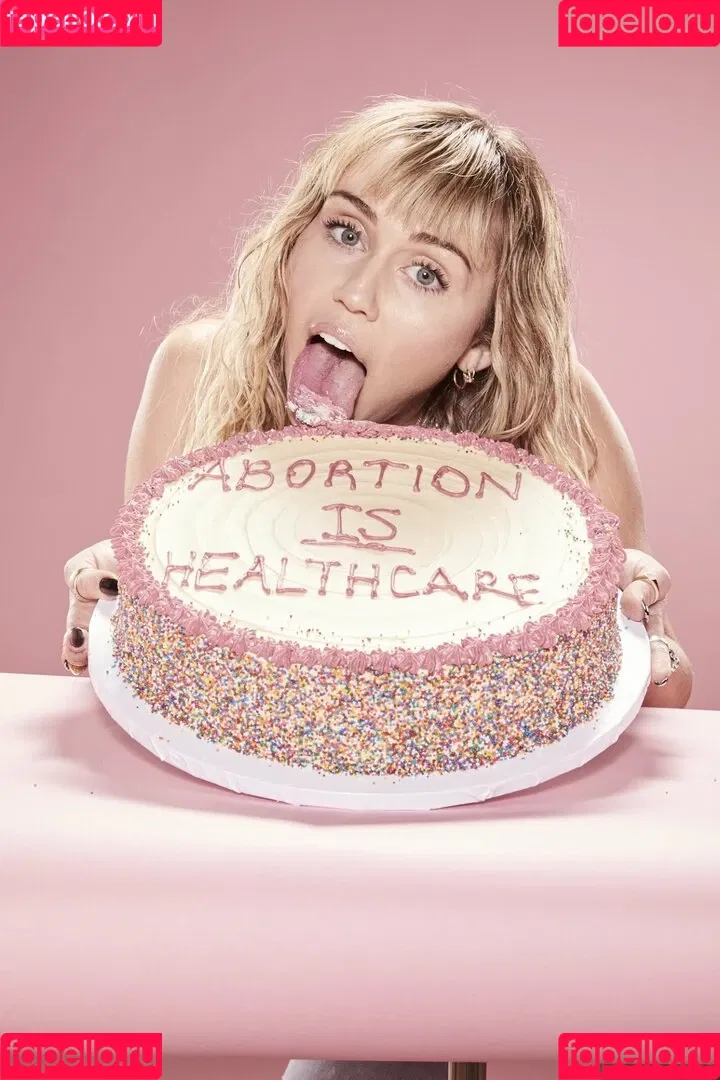 Miley Cyrus / MileyCyrus Onlyfans Photo Gallery 
