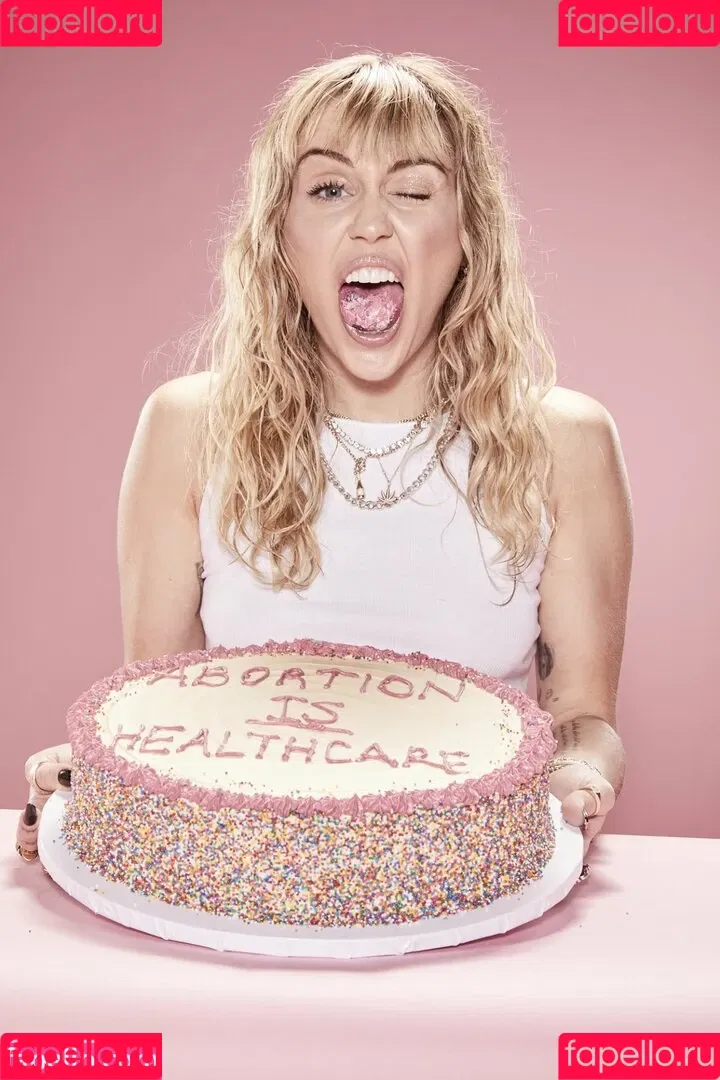 Miley Cyrus / MileyCyrus Onlyfans Photo Gallery 
