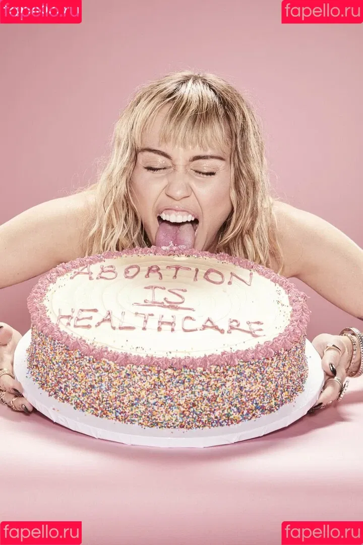 Miley Cyrus / MileyCyrus Onlyfans Photo Gallery 