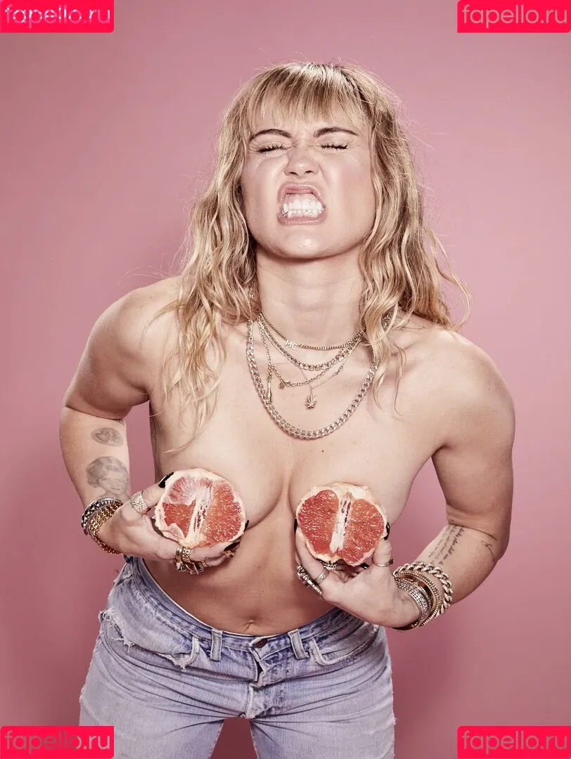 Miley Cyrus / MileyCyrus Onlyfans Photo Gallery 
