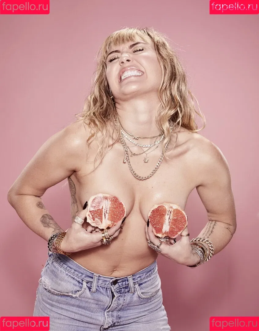 Miley Cyrus / MileyCyrus Onlyfans Photo Gallery 
