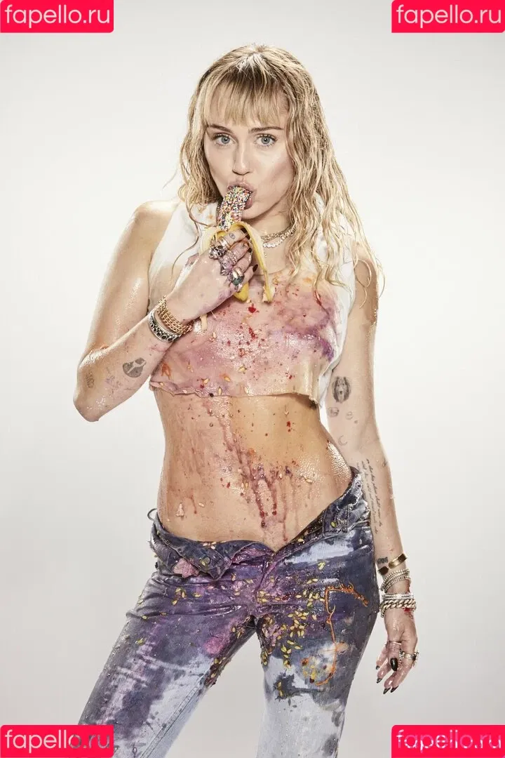 Miley Cyrus / MileyCyrus Onlyfans Photo Gallery 