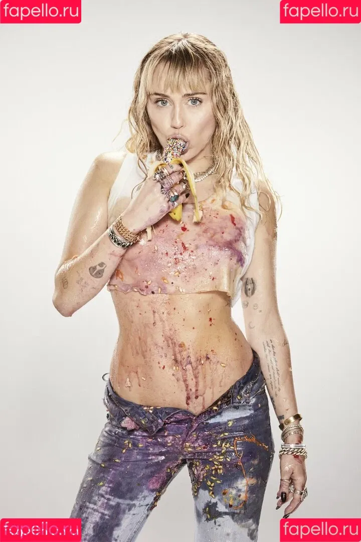 Miley Cyrus / MileyCyrus Onlyfans Photo Gallery 