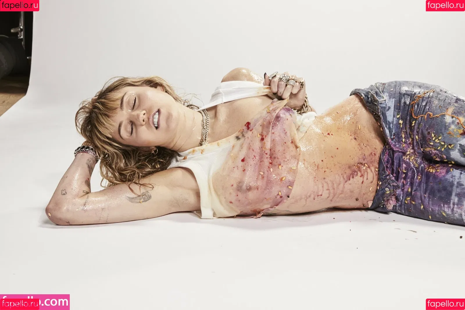 Miley Cyrus / MileyCyrus Onlyfans Photo Gallery 