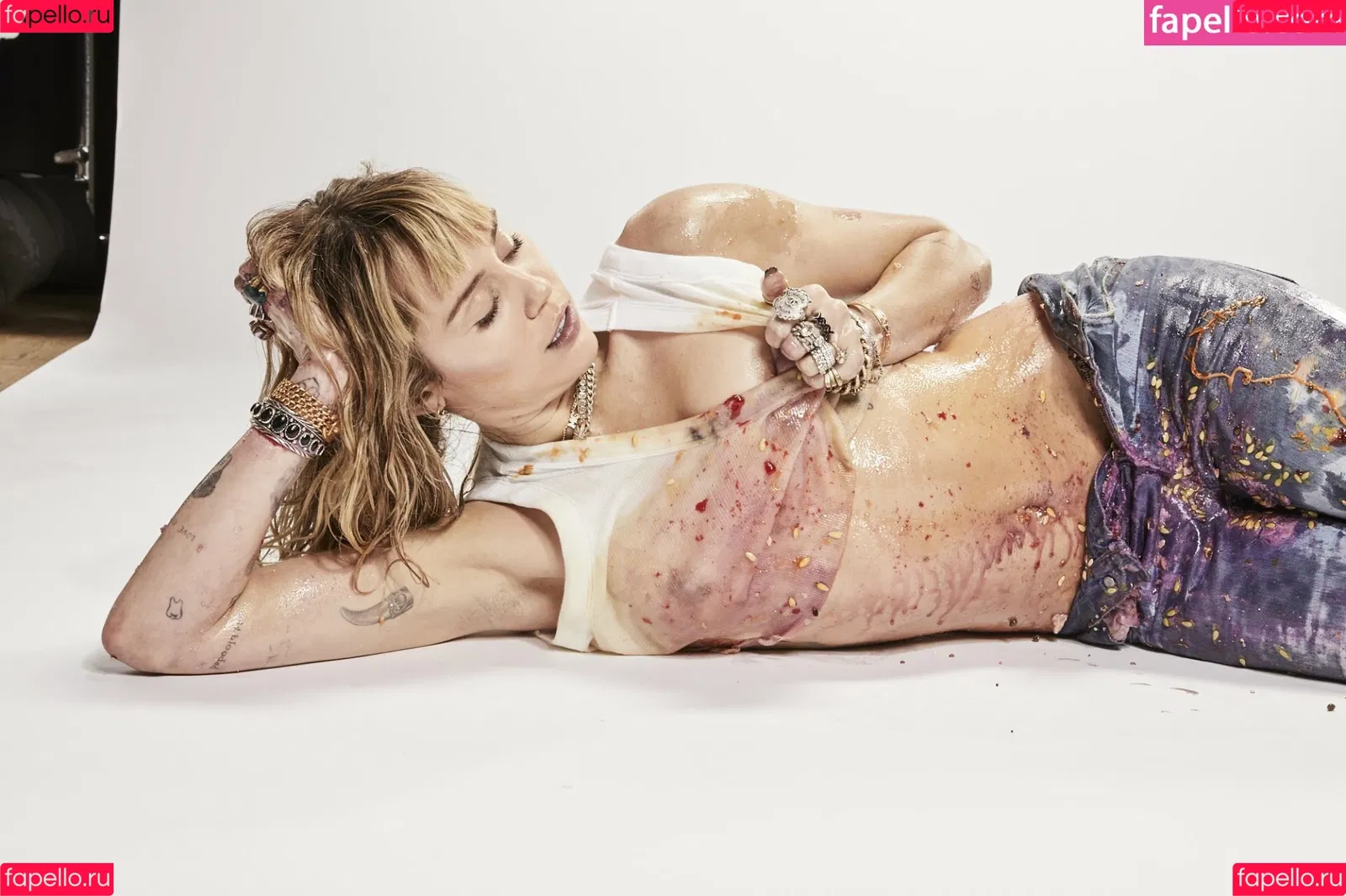 Miley Cyrus / MileyCyrus Onlyfans Photo Gallery 