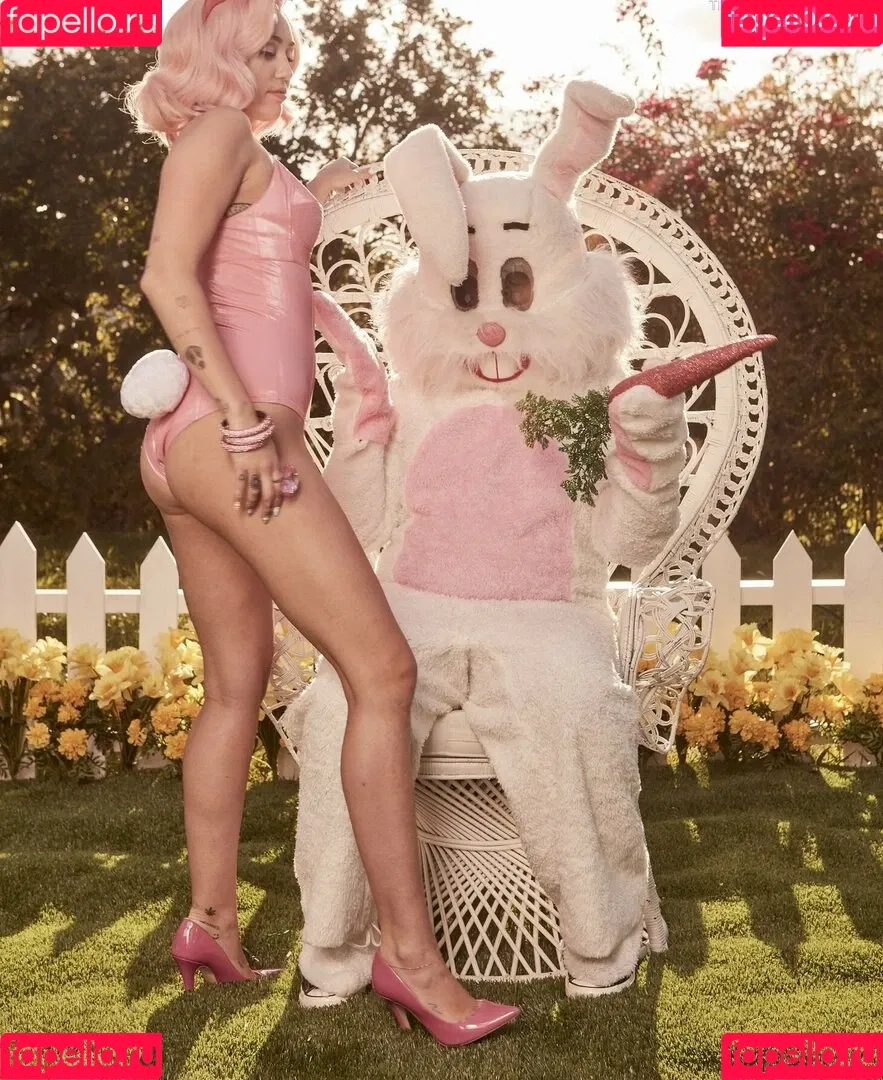 Miley Cyrus / MileyCyrus Onlyfans Photo Gallery 