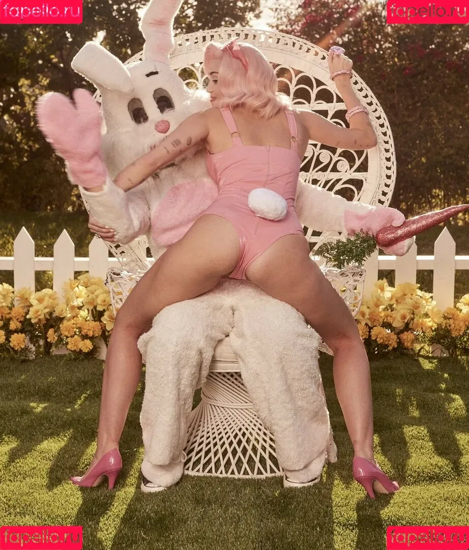 Miley Cyrus / MileyCyrus Onlyfans Photo Gallery 