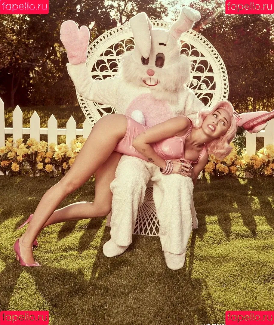 Miley Cyrus / MileyCyrus Onlyfans Photo Gallery 