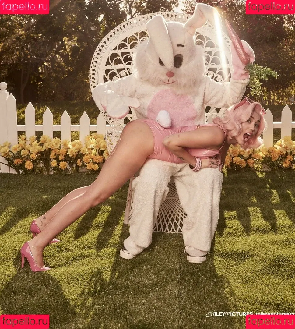 Miley Cyrus / MileyCyrus Onlyfans Photo Gallery 