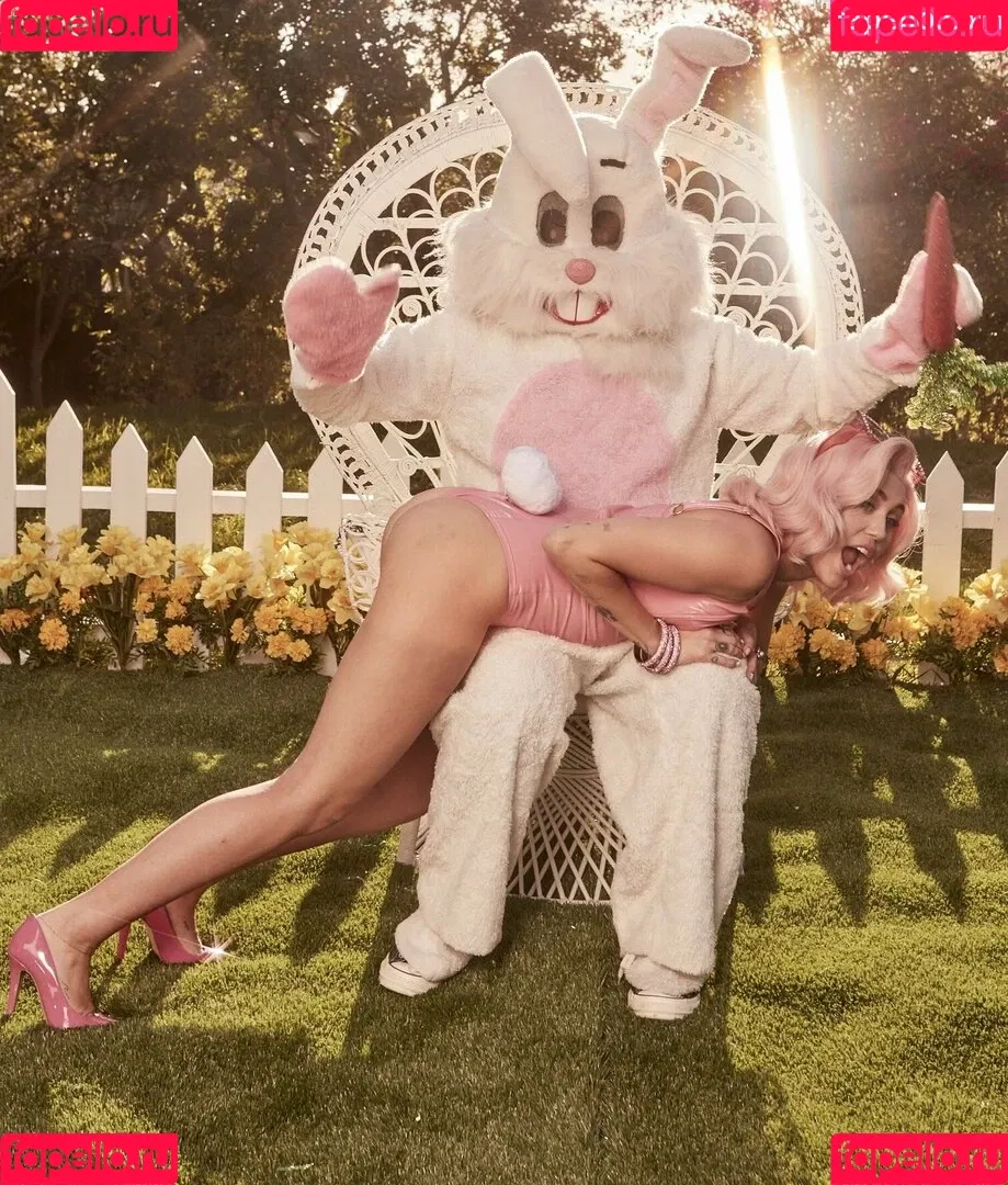 Miley Cyrus / MileyCyrus Onlyfans Photo Gallery 