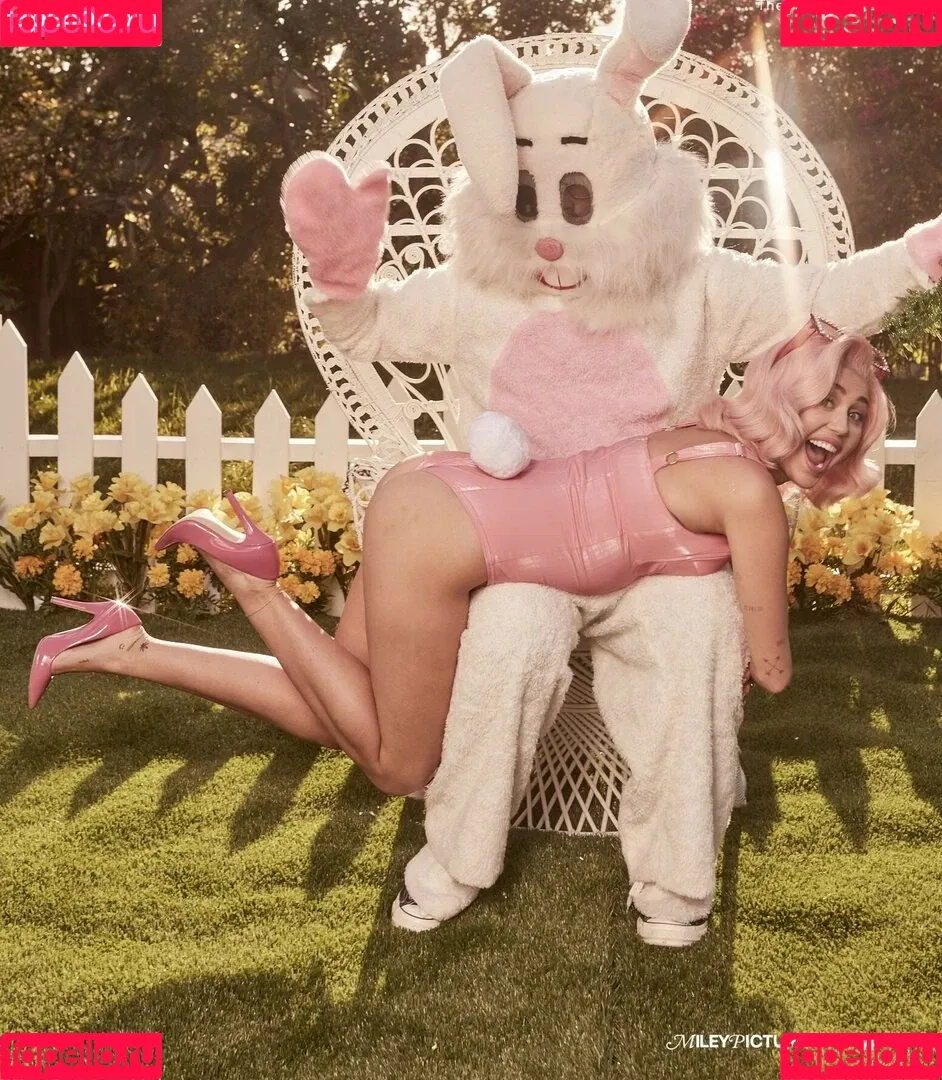 Miley Cyrus / MileyCyrus Onlyfans Photo Gallery 