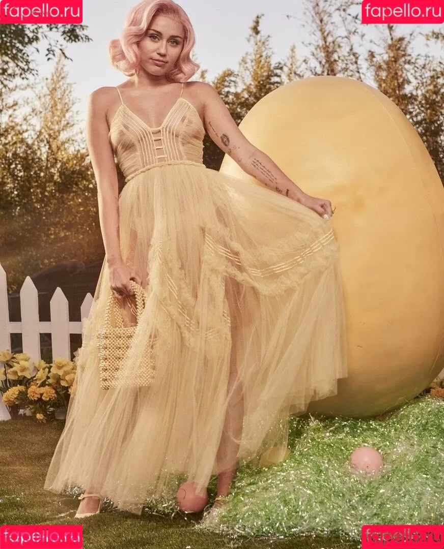 Miley Cyrus / MileyCyrus Onlyfans Photo Gallery 