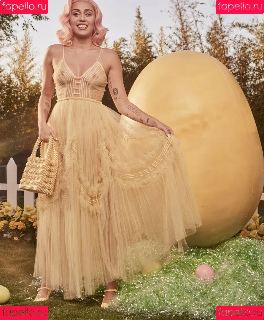 Miley Cyrus / MileyCyrus Onlyfans Photo Gallery 