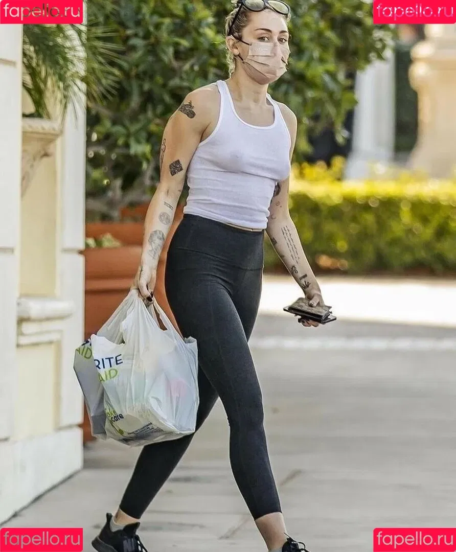 Miley Cyrus / MileyCyrus Onlyfans Photo Gallery 