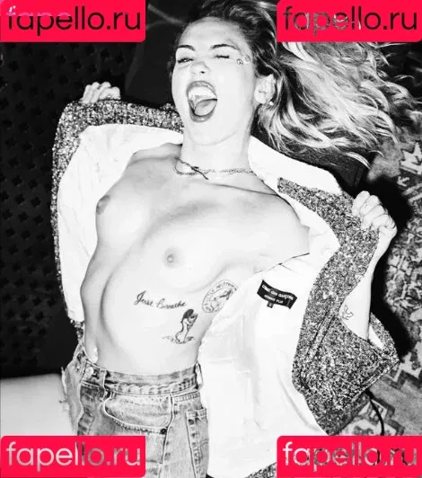 Miley Cyrus / MileyCyrus Onlyfans Photo Gallery 