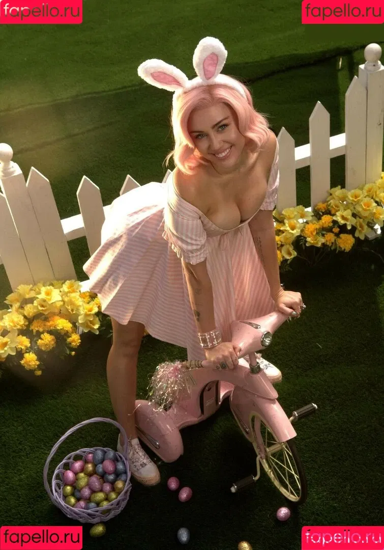Miley Cyrus / MileyCyrus Onlyfans Photo Gallery 