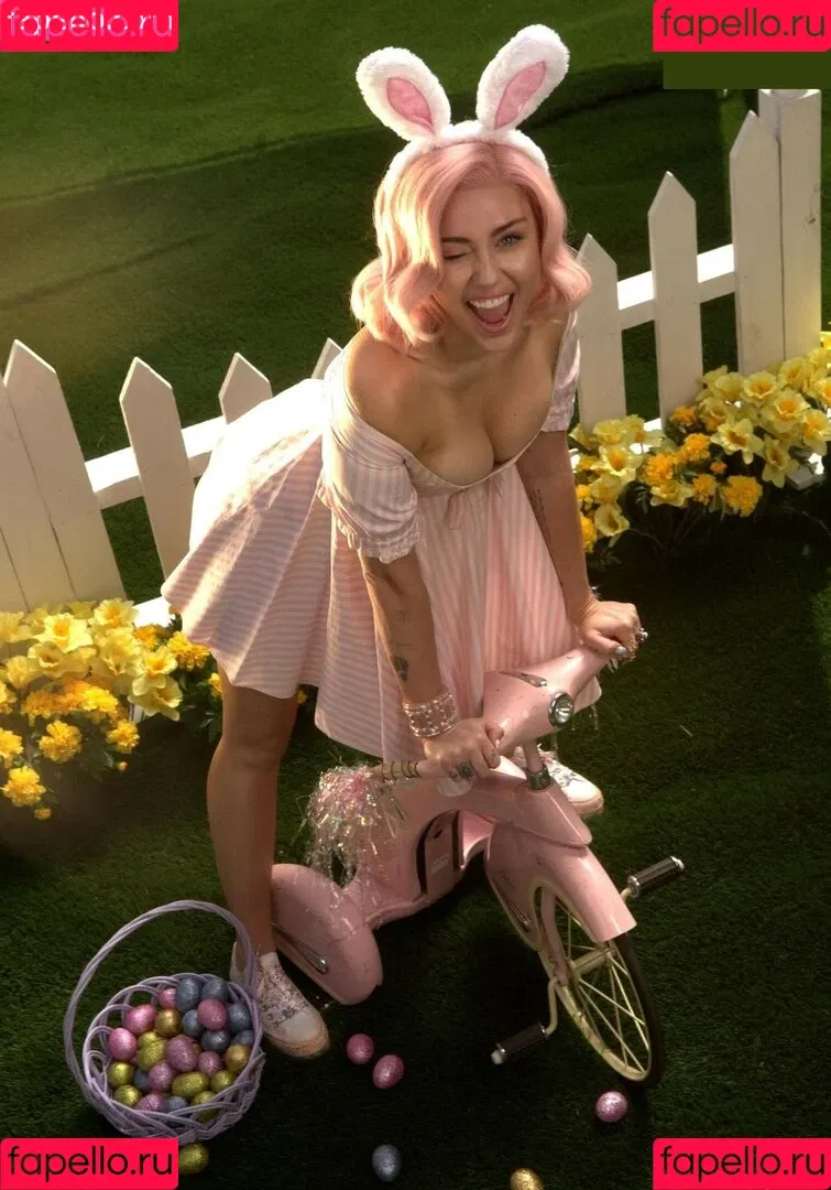 Miley Cyrus / MileyCyrus Onlyfans Photo Gallery 