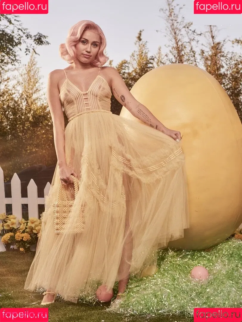 Miley Cyrus / MileyCyrus Onlyfans Photo Gallery 
