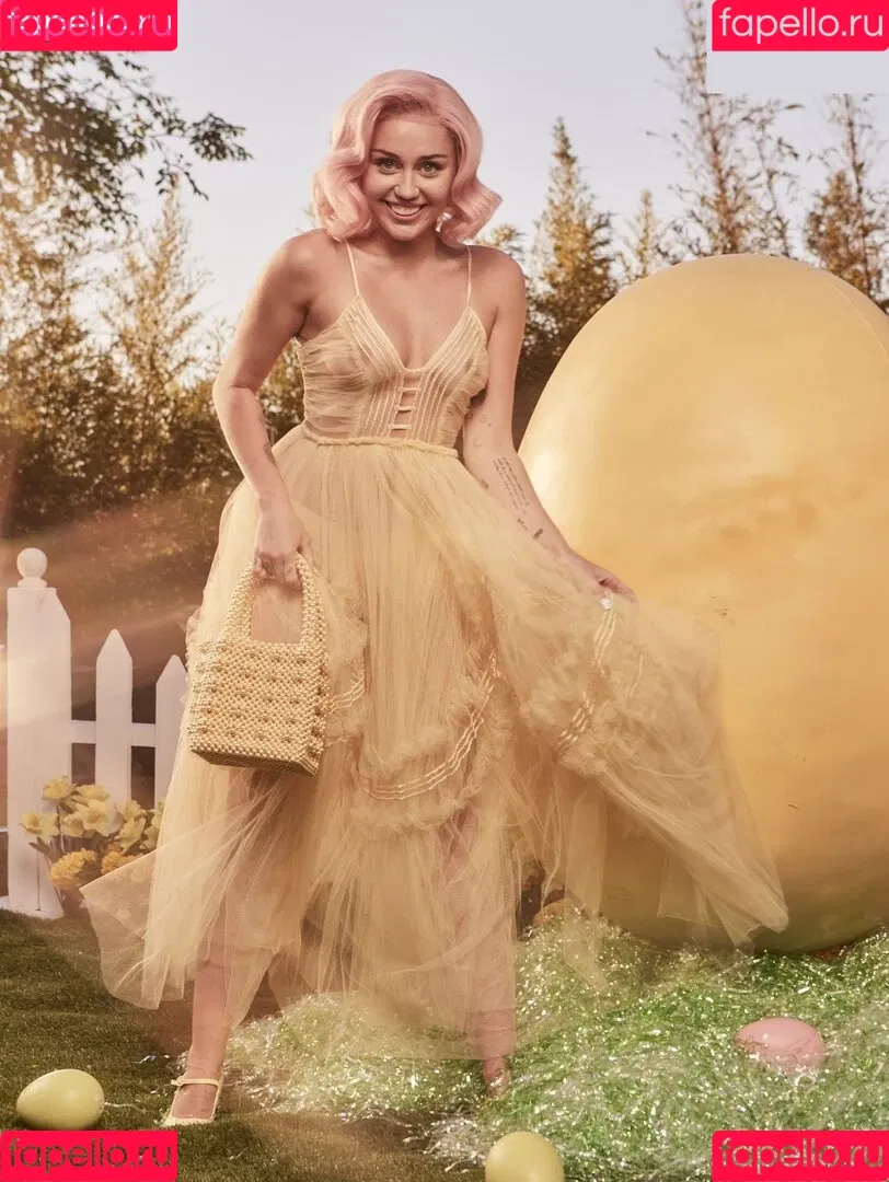 Miley Cyrus / MileyCyrus Onlyfans Photo Gallery 