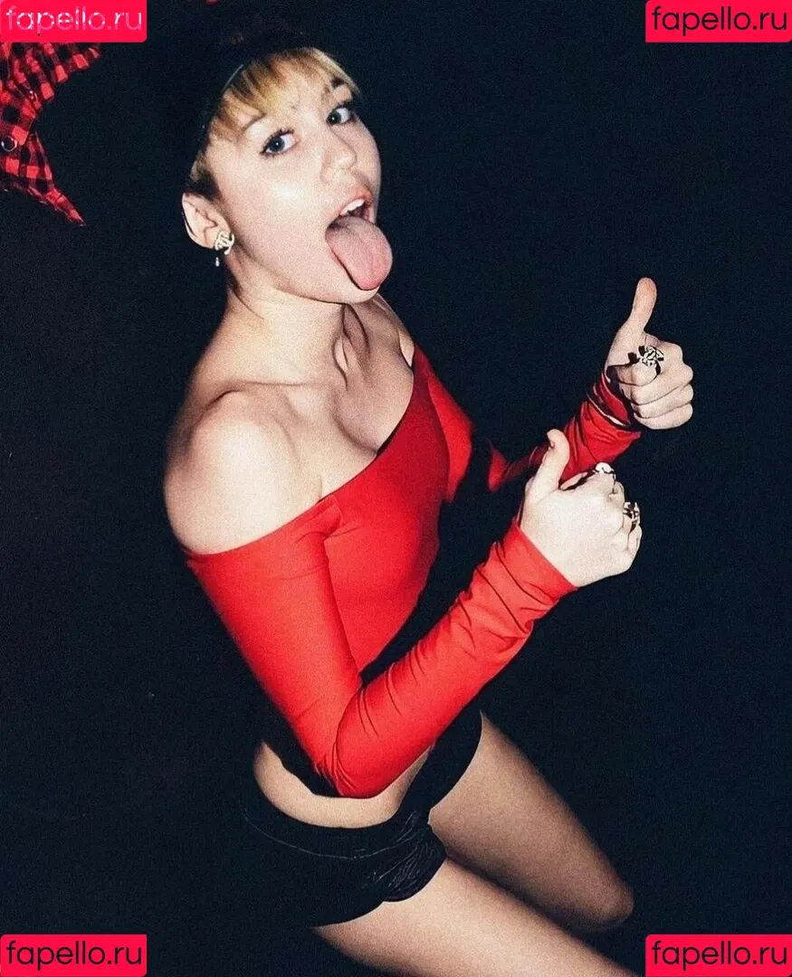 Miley Cyrus / MileyCyrus Onlyfans Photo Gallery 