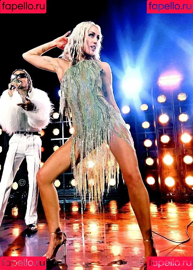 Miley Cyrus / MileyCyrus Onlyfans Photo Gallery 