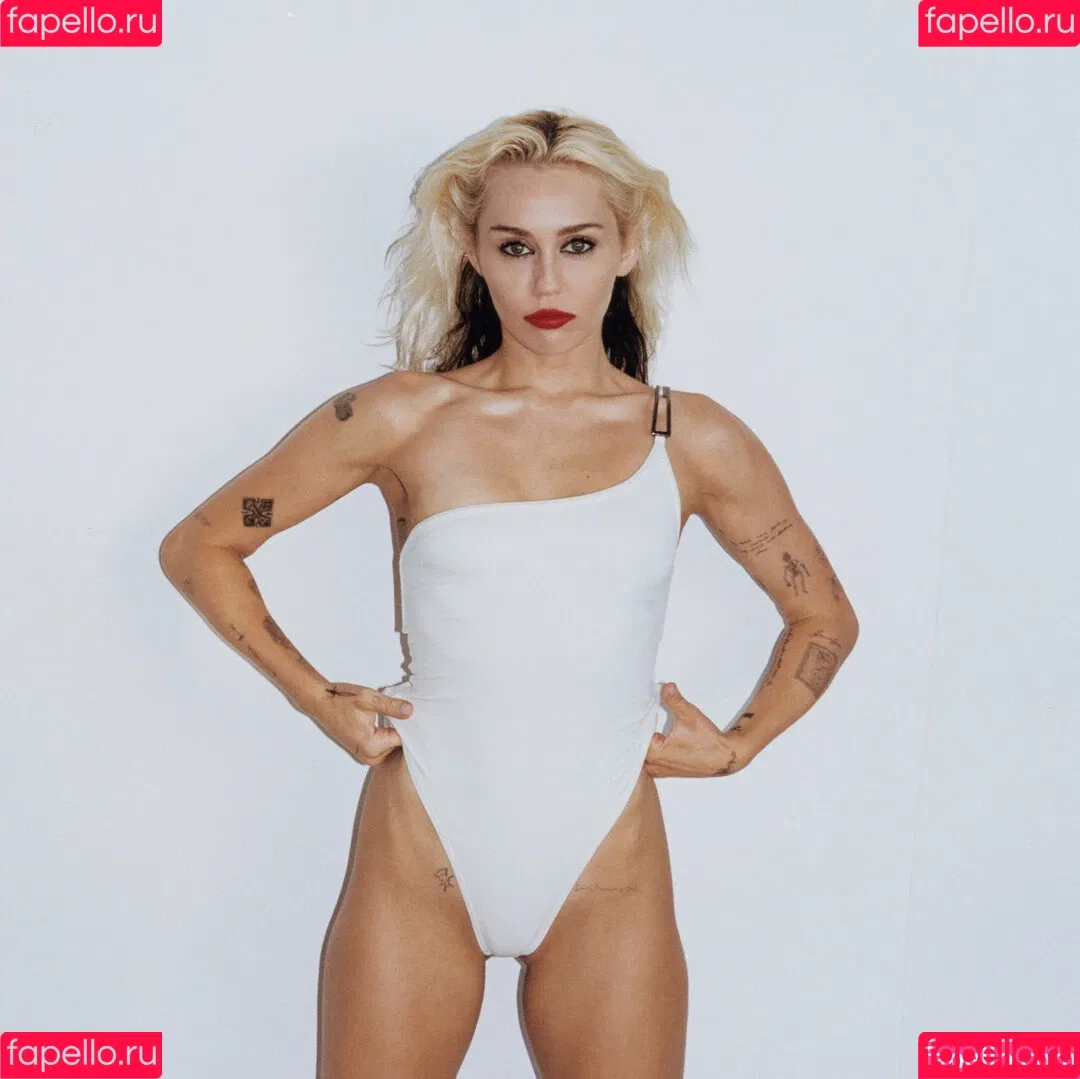 Miley Cyrus / MileyCyrus Onlyfans Photo Gallery 