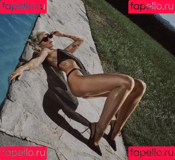 Miley Cyrus / MileyCyrus Onlyfans Photo Gallery 
