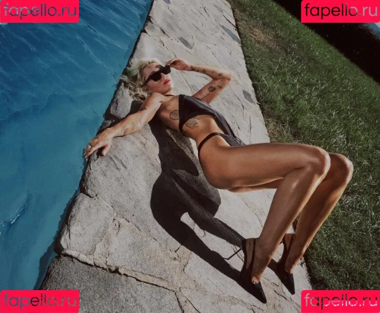 Miley Cyrus / MileyCyrus Onlyfans Photo Gallery 