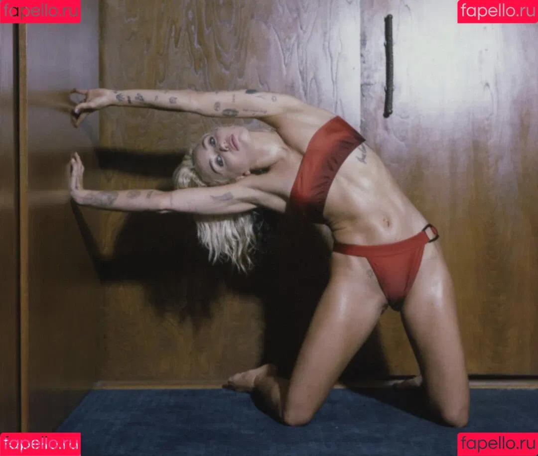 Miley Cyrus / MileyCyrus Onlyfans Photo Gallery 
