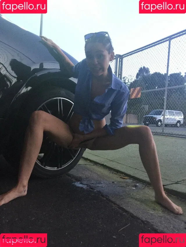 Miley Cyrus / MileyCyrus Onlyfans Photo Gallery 