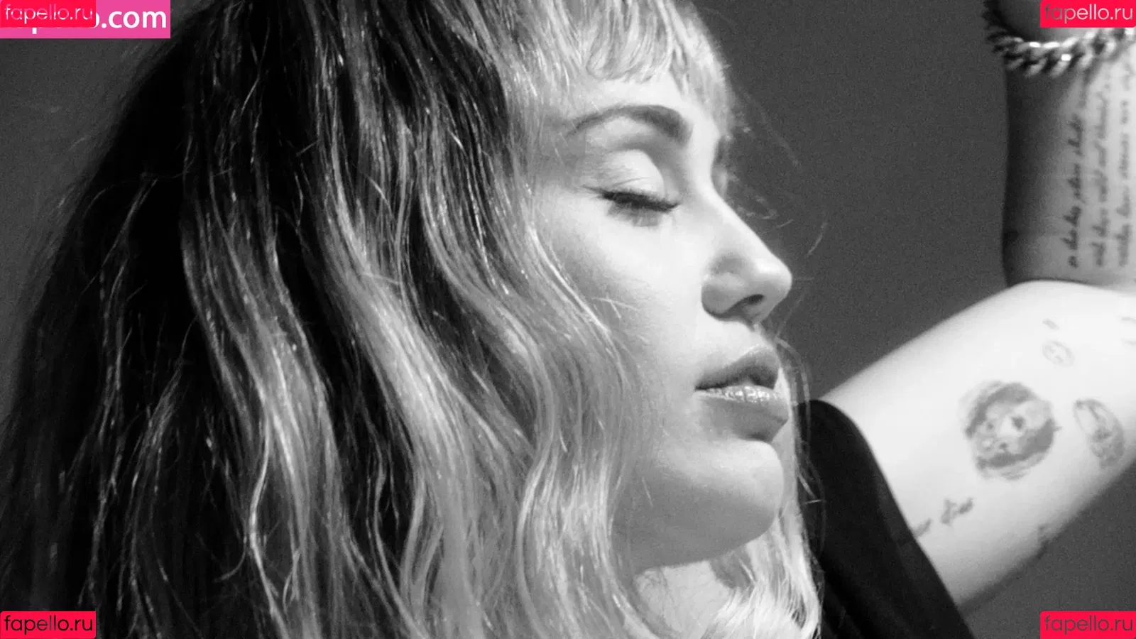Miley Cyrus / MileyCyrus Onlyfans Photo Gallery 