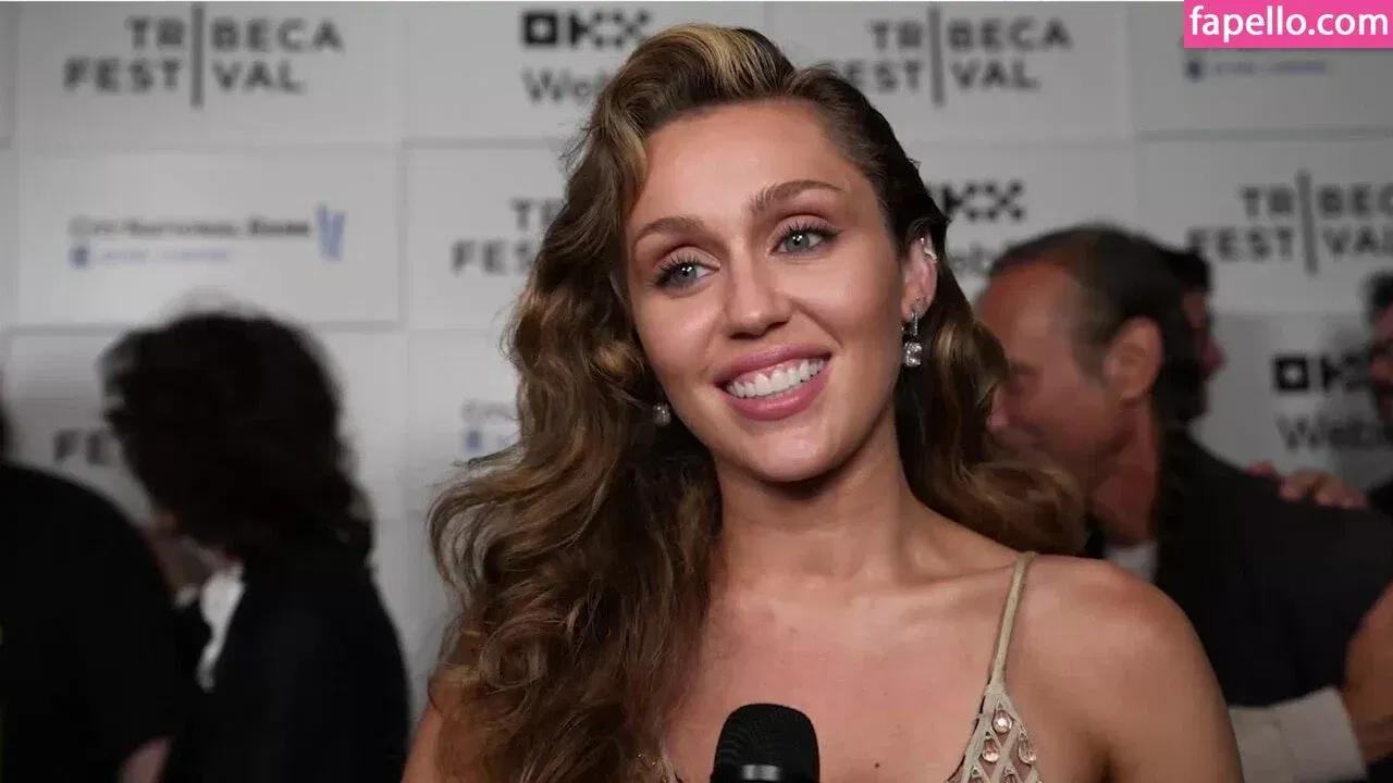 Miley Cyrus / MileyCyrus Onlyfans Photo Gallery 