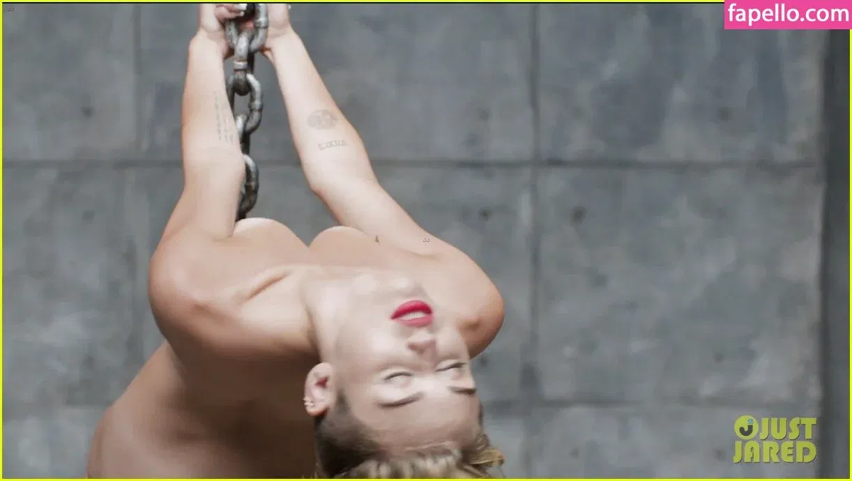 Miley Cyrus / MileyCyrus Onlyfans Photo Gallery 