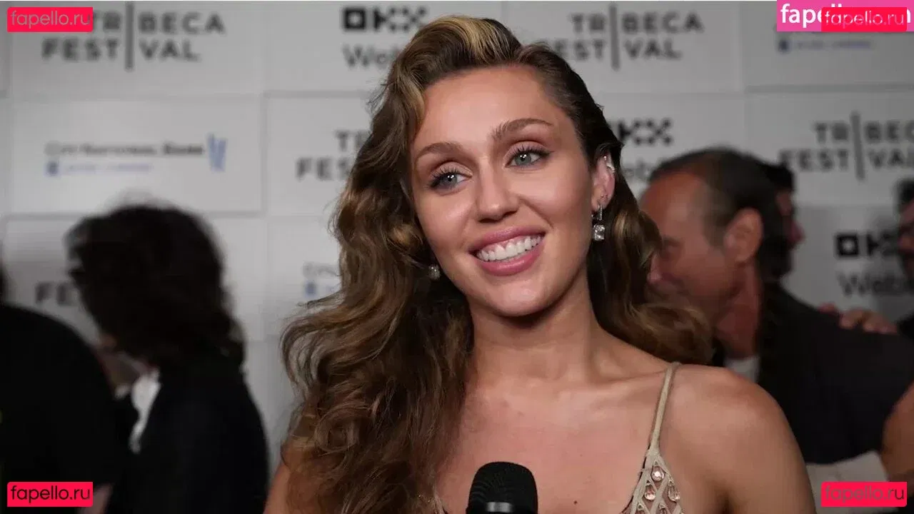 Miley Cyrus / MileyCyrus Onlyfans Photo Gallery 