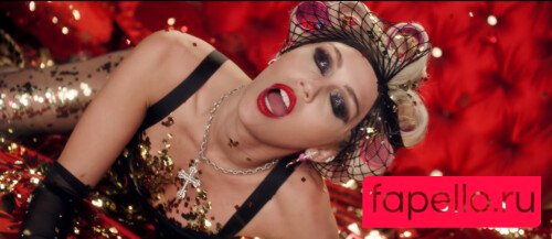 Miley Cyrus Nude Onlyfans Photo 33