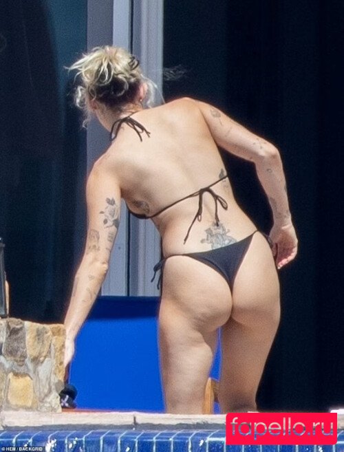 Miley Cyrus Nude Onlyfans Photo 27